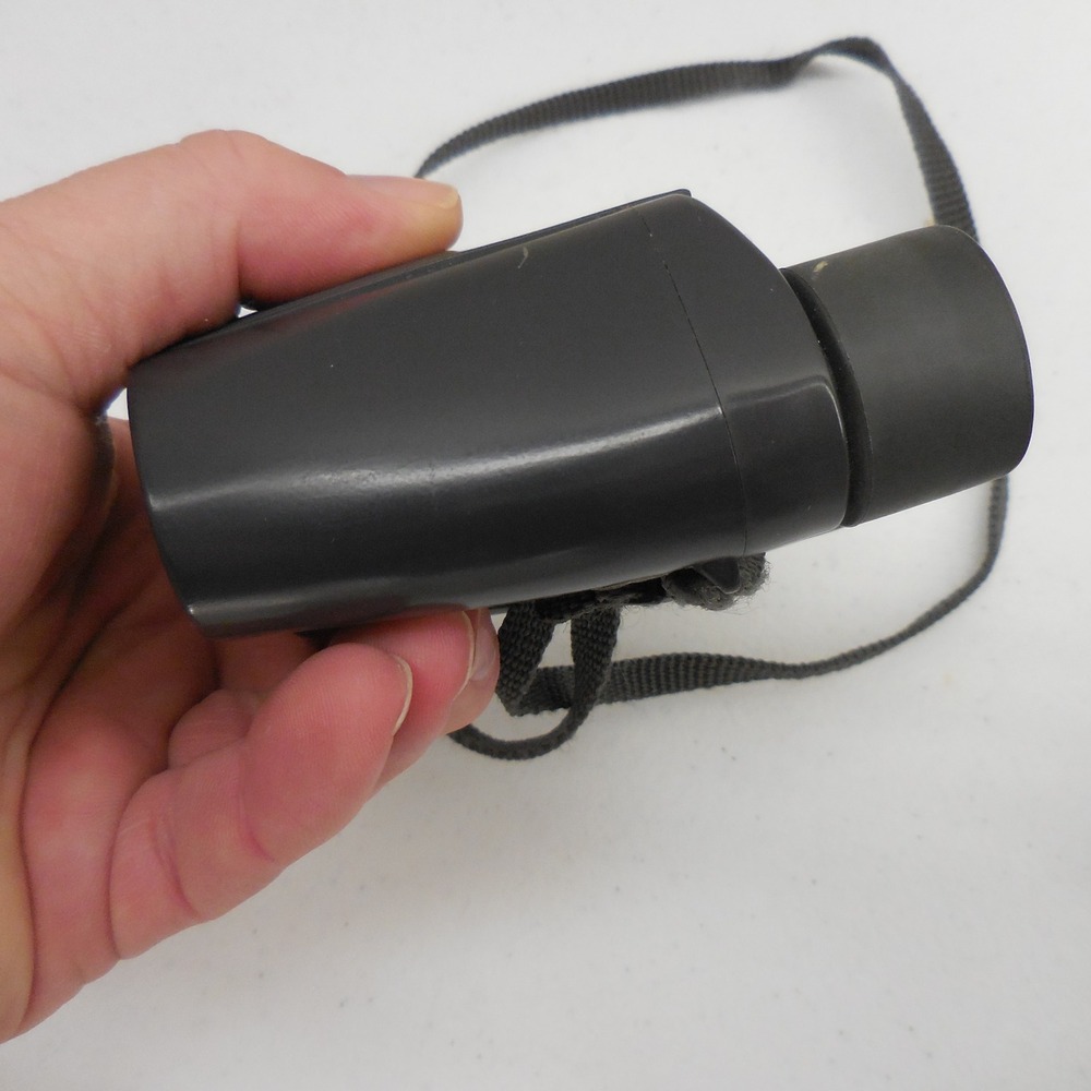 Bushnell 8x23 Compact Binoculars Black 13-8230 with Case 365FT at 1000YDS - Picture 6 of 8